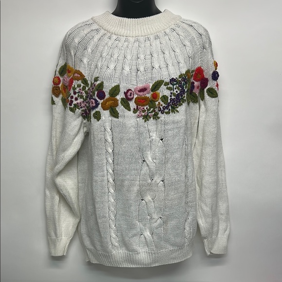 Floral Embroidered White Sweater vintage size medium - Picture 1 of 8
